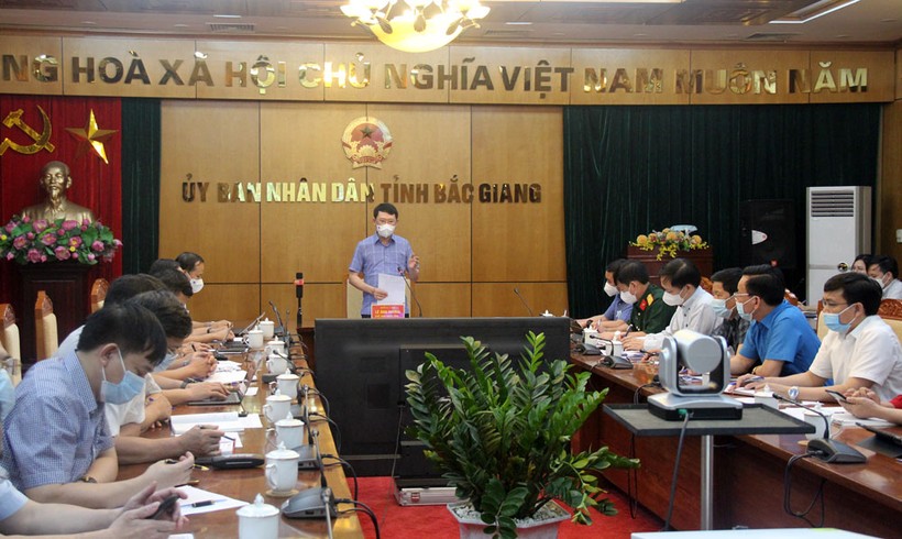 Chủ tịch UBND tỉnh Bắc Giang phát biểu tại Hội nghị. (Ảnh Báo BG).