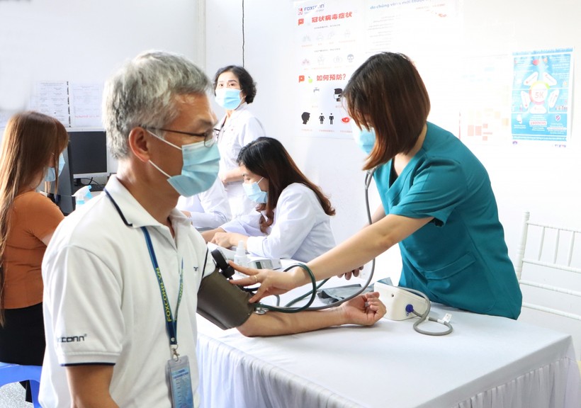 Chiều 27/5 nhiều công nhân khu công nghiệp Bắc Ninh đã được tiêm vắc xin phòng Covid-19.