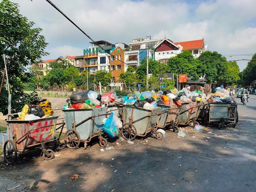 Hình ảnh rác tại KĐT Trung Văn, phường Trung Văn, quận Nam Từ Liêm.