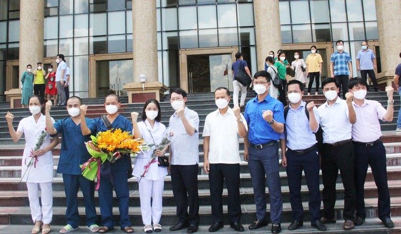Lãnh đạo tỉnh Bắc Giang gặp mặt động viên thành viên 2 đoàn tình nguyện.