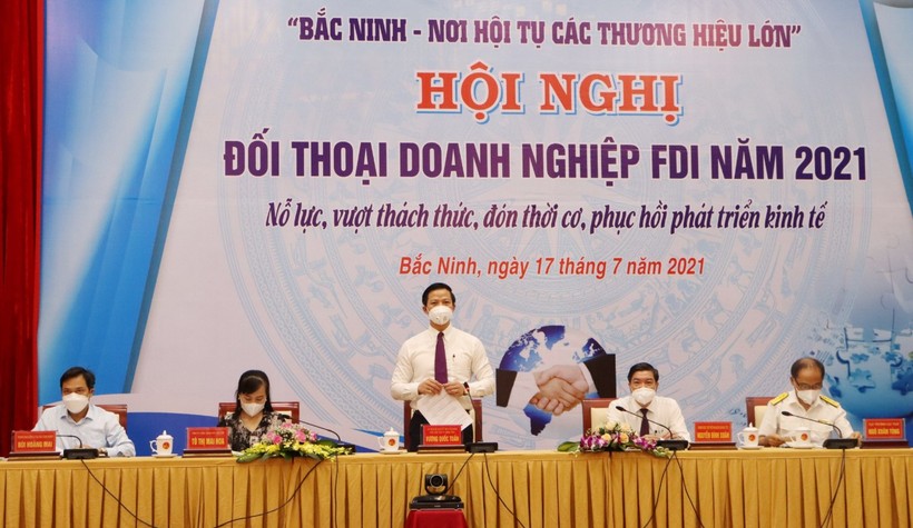 Phó Chủ tịch Thường trực UBND tỉnh Vương Quốc Tuấn phát biểu.