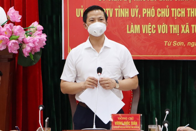 Phó Chủ tịch Thường trực UBND tỉnh Bắc Ninh Vương Quốc Tuấn phát biểu tại buổi làm việc.