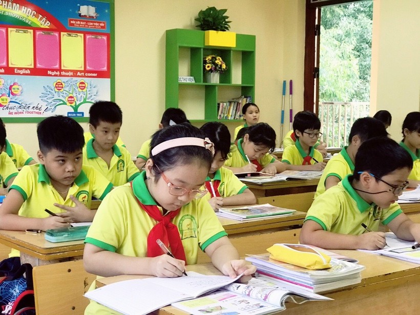 Học sinh Bắc Ninh trở lại trường học trong điều kiện đảm bảo an toàn phòng chống dịch (Ảnh minh họa).