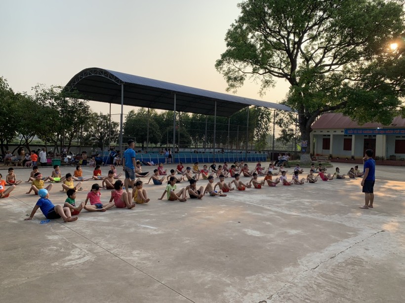 Học sinh cấp tiểu học trên địa bàn huyện Lục Nam với các tiết học bơi.