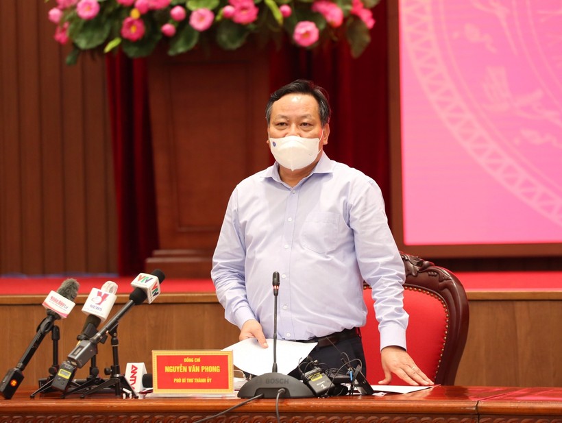 Phó Bí thư Thành ủy Nguyễn Văn Phong phát biểu.