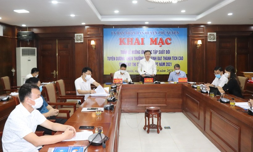 Ông Lê Ngọc Anh -  Thành uỷ viên- Bí thư Huyện ủy Phú Xuyên phát biểu.