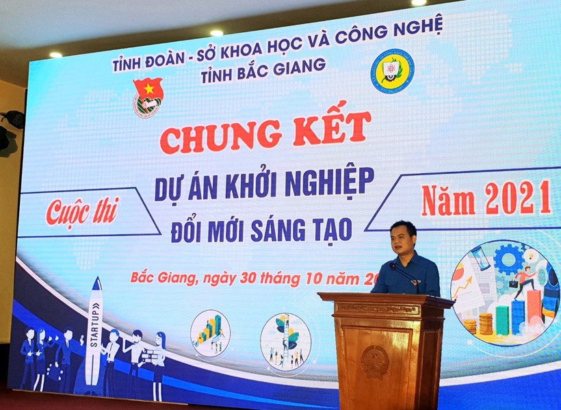 Anh Bùi Văn Hoàng - Phó Bí thư Tỉnh đoàn Bắc Giang phát biểu tại Chung kết cuộc thi. 