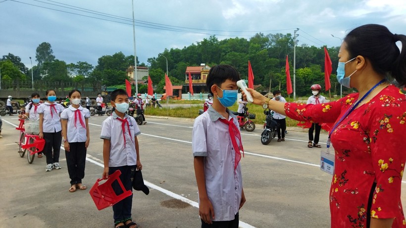 Học sinh huyện Yên Thế tạm dừng đến trường chuyển sang học trực tuyến.
