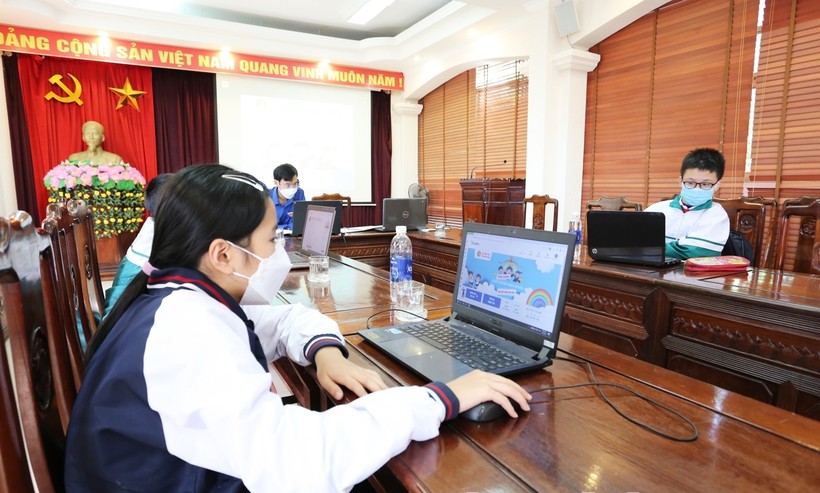 Các thí sinh thi tại điểm cầu Tỉnh Đoàn Bắc Ninh.