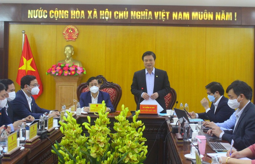 Thứ trưởng Bộ GD&ĐT Nguyễn Hữu Độ phát biểu tại buổi kiểm tra.