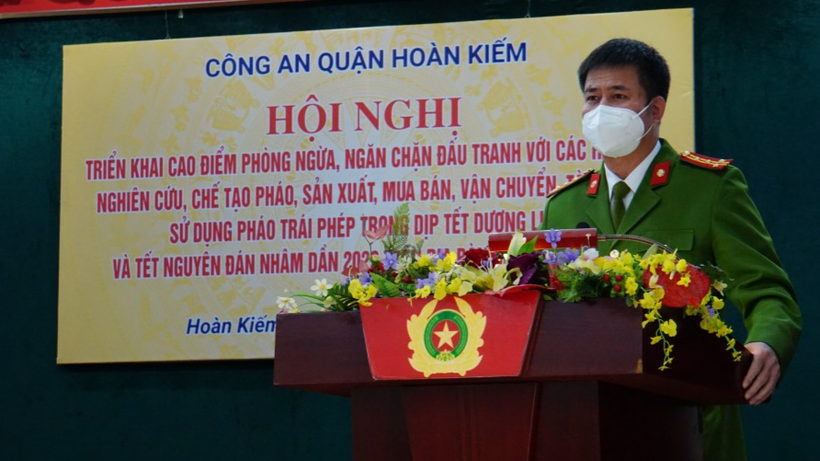 Đại tá Hà Mạnh Hùng, Trưởng Công an quận Hoàn Kiếm phát biểu.