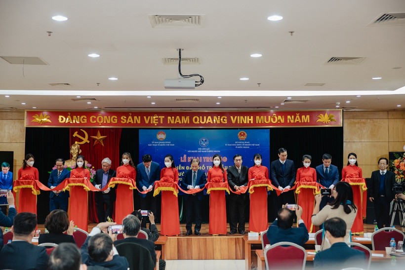 Diễn đàn Hỗ trợ đầu tư cho người Việt Nam ở nước ngoài (INVESFOV) chính thức được thành lập.