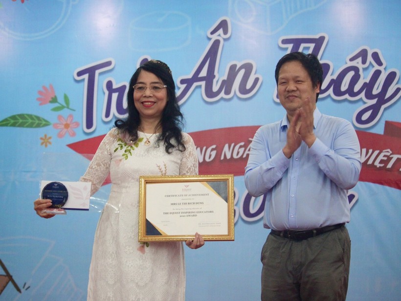 Cô Lê Thị Bích Dung nhận bằng khen từ hệ thống Equest Group.