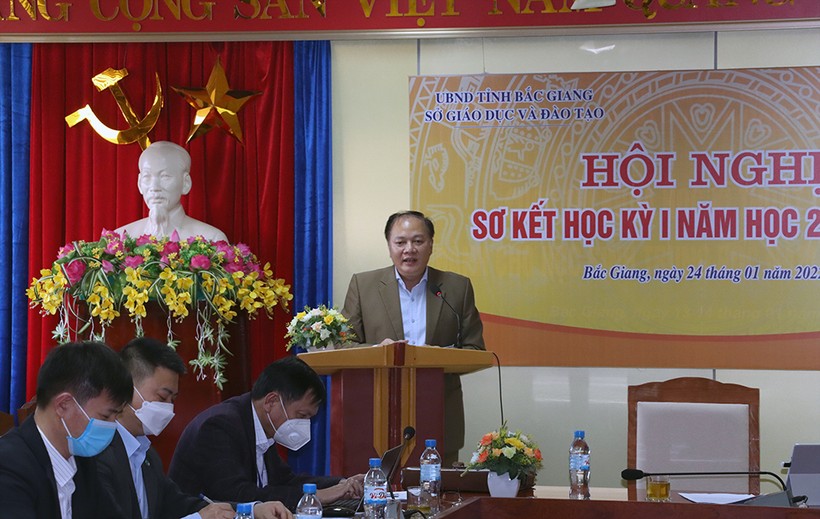 Ông Tạ Việt Hùng - Giám đốc Sở GD&ĐT phát biểu kết luận Hội nghị sơ kết học kỳ 1 năm học 2021 -2022.
