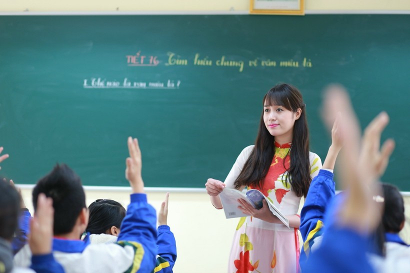 Cô Nguyễn Lan Phương - Phó Hiệu trưởng Trường THCS Minh Khai trong một tiết dạy (Ảnh TL.)