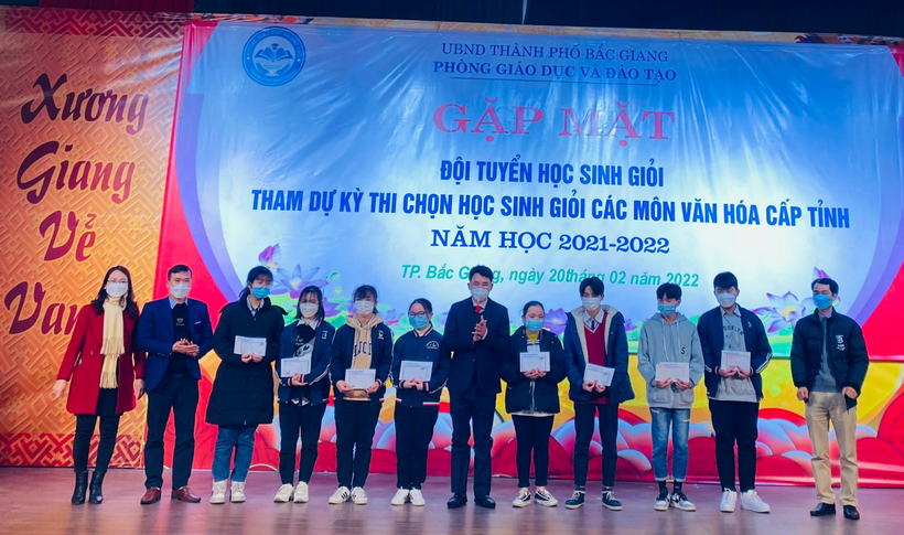 Lãnh đạo Phòng GD&ĐT thành phố Bắc Giang gặp mặt các đội tuyển tham dự kỳ thi chọn học sinh giỏi cấp tỉnh năm học 2021-2022.