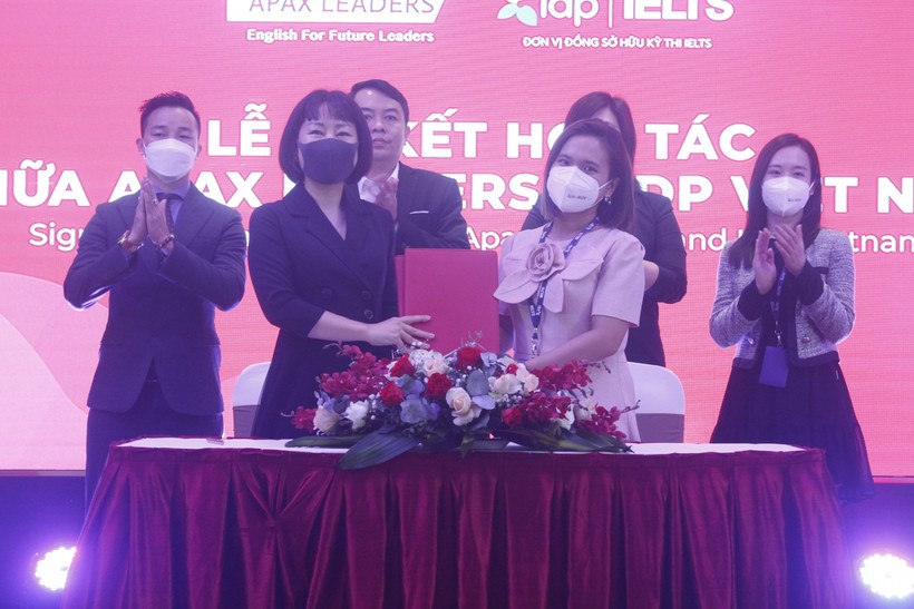 Lễ ký kết hợp tác giữa Công ty Cổ phần Anh ngữ Apax (Apax Leaders) với IDP Việt Nam.