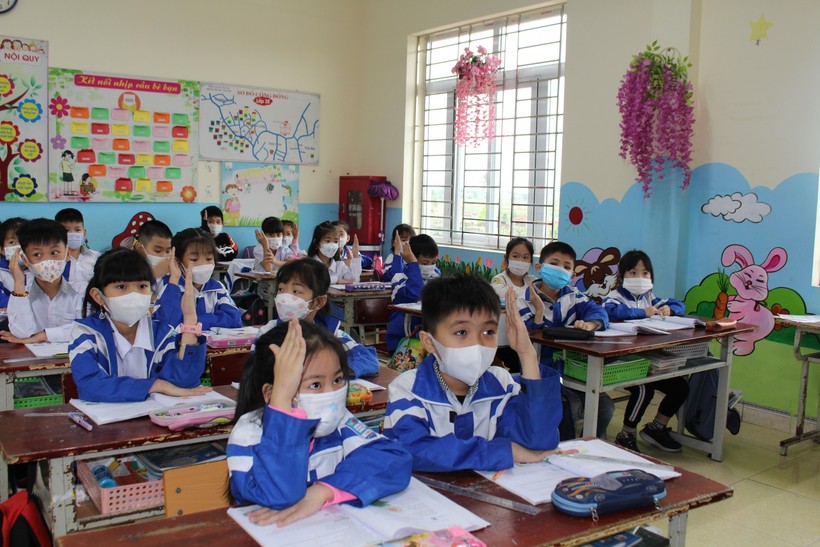 Học sinh Việt Yên tích cực phát biểu trong giờ học.