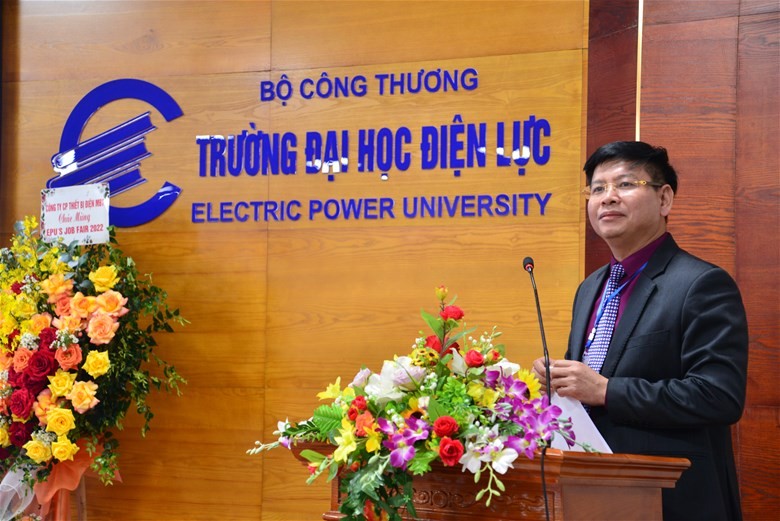  PGS.TS Đinh Văn Châu - Quyền Hiệu trưởng trường Đại học Điện lực phát biểu tại Hội thảo.