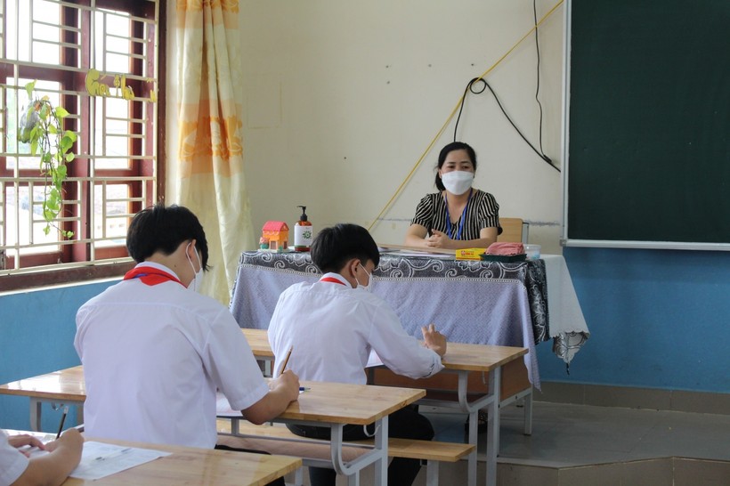 Học sinh khối 9 trường THCS Khám Lạng tích cực ôn tập.