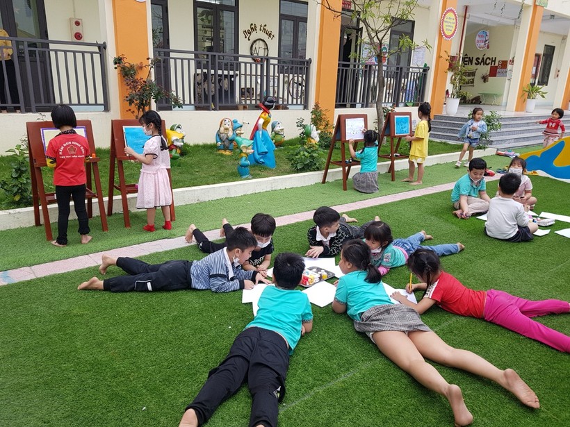  Trẻ vui chơi tại Trường Mầm non  Ninh Sơn (huyện Việt Yên).