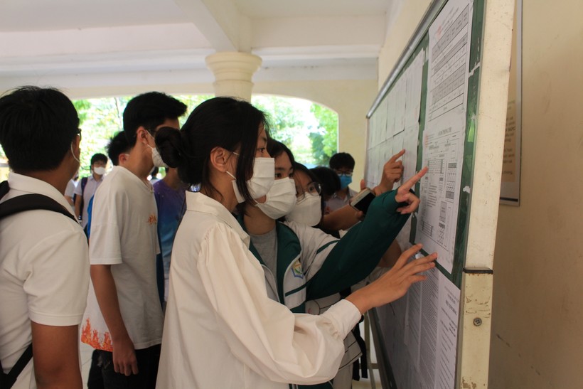 Thí sinh dự thi lớp 10 THPT năm học 2022 -2023 tại điểm thi trường THPT Hàn Thuyên.