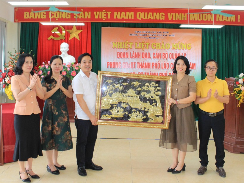 Phòng GD&ĐT thành phố Bắc Ninh và Phòng GD&ĐT thành phố Lào Cai hợp tác nâng cao chất lượng giáo dục. 