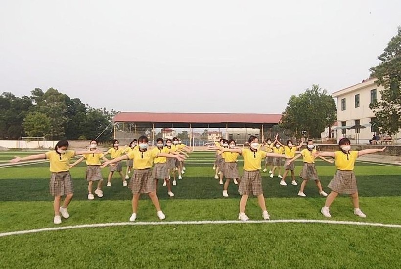Sân thể thao của trường Tiểu học Danh Thắng khang trang sạch đẹp.