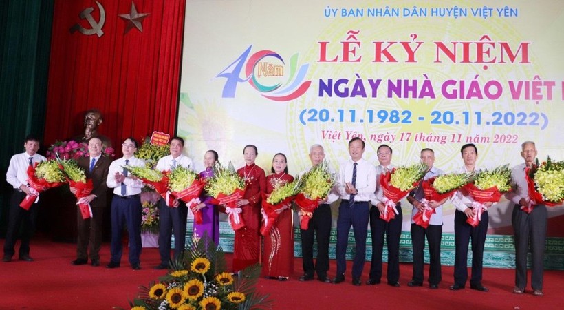 Lãnh đạo huyện Việt Yên gặp mặt tri ân nhà giáo ưu tú và nguyên lãnh đạo Phòng GD&ĐT.