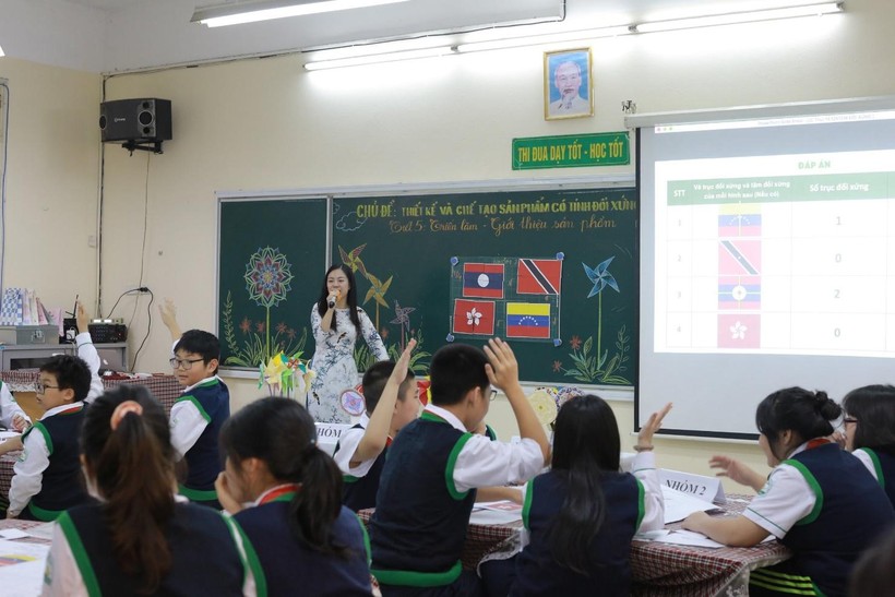 Cô Lê Hoàng Vi và học sinh lớp 6A3, Trường THCS Nguyễn Tri Phương trong tiết học chuyên đề