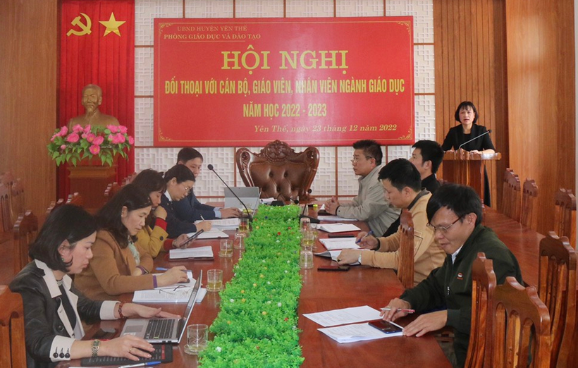 Bà Trần Thị Ánh Tuyết - Trưởng phòng GD&ĐT huyện Yên Thế phát biểu tại hội nghị đối thoại.