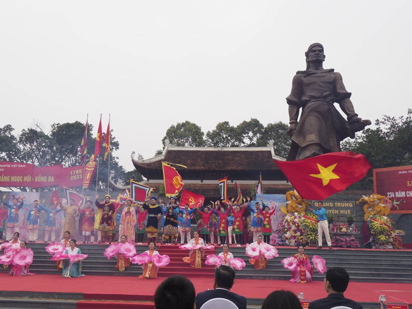 Du khách đến với lễ hội kỷ niệm 234 năm Chiến thắng Ngọc Hồi - Đống Đa.