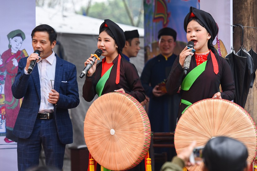 Câu lạc bộ "măng non" quan họ xã Hoàn Sơn, huyện Tiên Du, tỉnh Bắc Ninh đã thu hút và nhận được nhiều sự tán thưởng từ du khách đến du xuân, trảy hội vùng Lim.