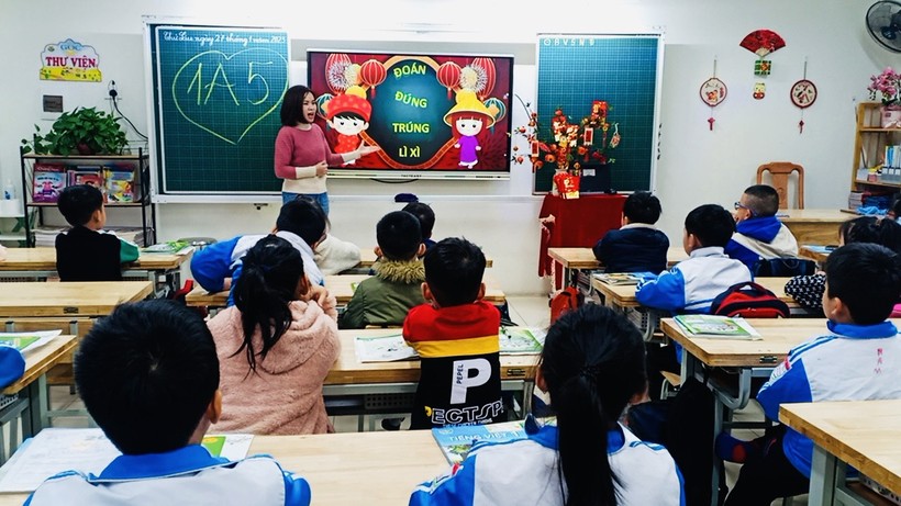 Cô Nguyễn Thị Thu Huyền trong giờ dạy học. 