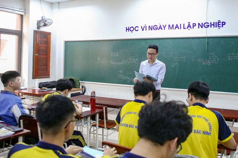 Học sinh Bắc Ninh ôn tập chuẩn bị cho kỳ thi tốt nghiệp THPT năm 2023 (Ảnh TL).
