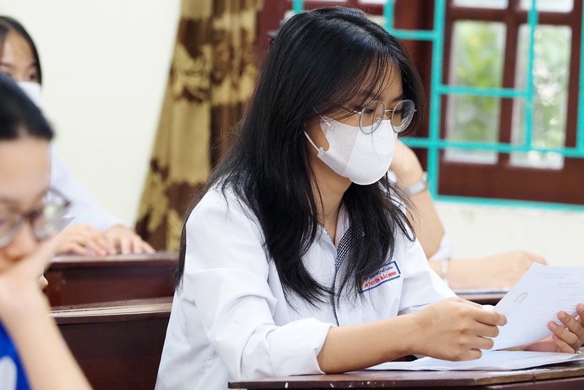 Thí sinh Bắc Ninh làm thủ tục dự thi tốt nghiệp năm 2023.