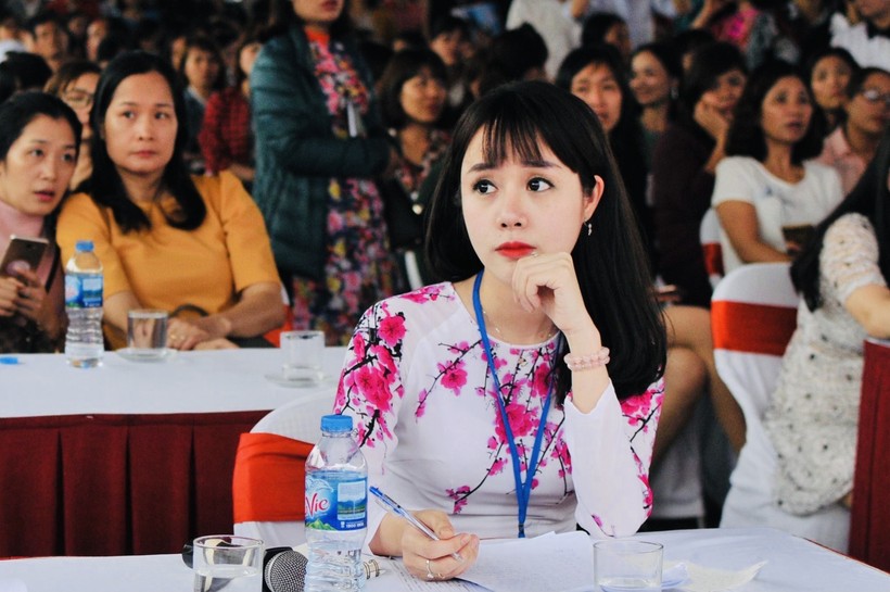 Cô giáo Nguyễn Lan Phương - Hiệu trưởng trường THCS Minh Khai.