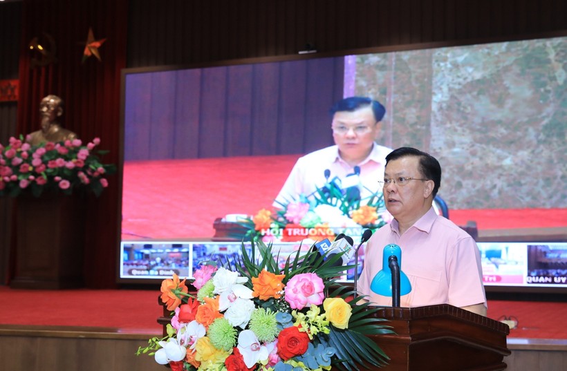 Bí thư Thành ủy Hà Nội - Đinh Tiến Dũng phát biểu tại buổi đối thoại.