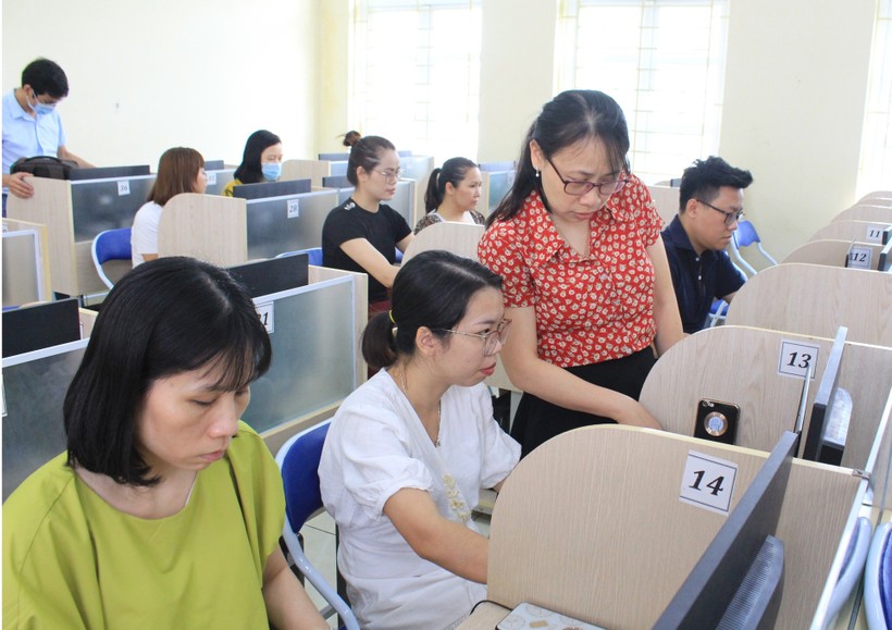 Cô Nguyễn Thanh Mai - GV Tổ chức Giáo dục IIG Việt Nam hướng dẫn cho giáo viên quận Ba Đình.