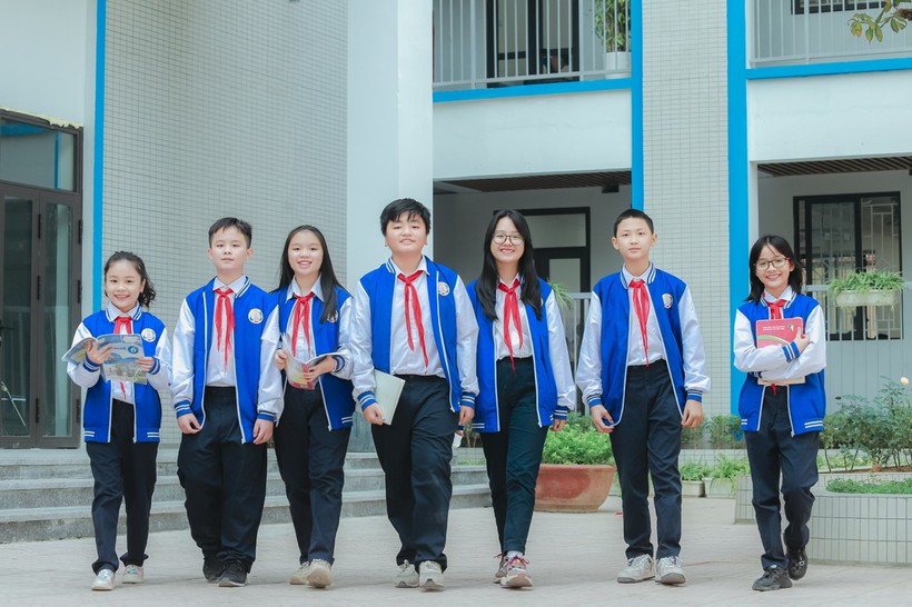Học sinh Trường THCS Thành Công hân hoan trong ngôi trường bề dày truyền thống.