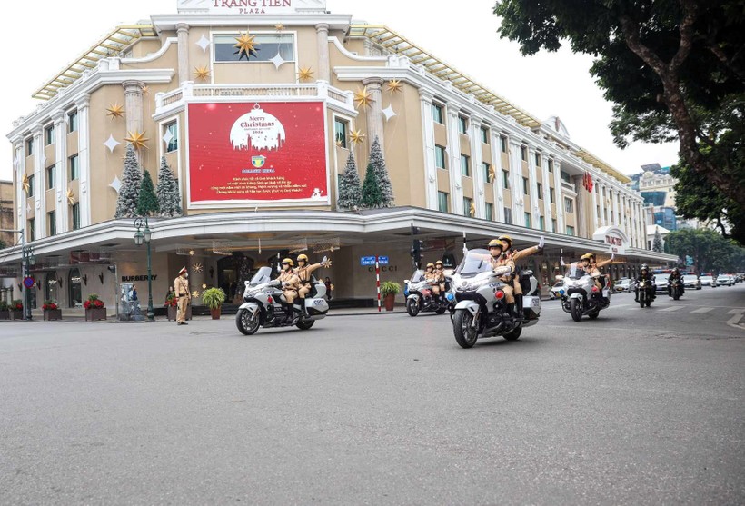 Công an TP Hà Nội ra quân đảm bảo an ninh, trật tự dịp Tết. 