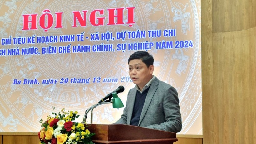 Chủ tịch UBND quận Ba Đình Tạ Nam Chiến phát biểu.