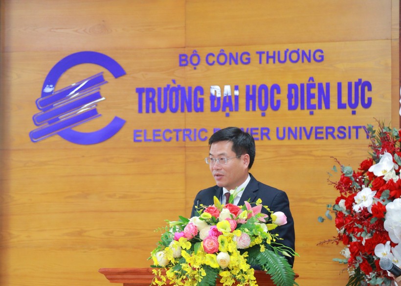 PGS.TS Nguyễn Lê Cường, Phó Hiệu trưởng Trường Đại học Điện lực phát biểu tại hội thảo.