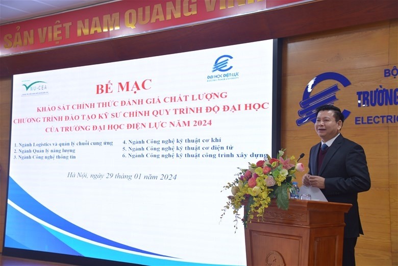 PGS.TS Đinh Văn Châu phát biểu tại Lễ bế mạc.