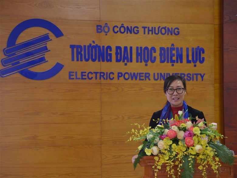 TS. Tạ Thị Thu Hiền, Giám đốc Trung tâm KĐCLGD – ĐHQGHN phát biểu tại lễ bế mạc.
