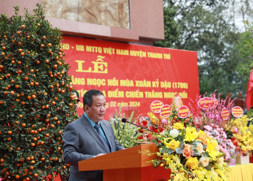 Ông Nguyễn Tiến Cường - Chủ tịch UBND huyện Thanh Trì đọc diễn văn kỷ niệm.