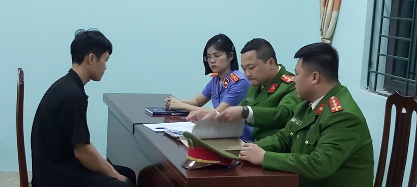 Bị can Bùi Văn Tuyến tại cơ quan CSĐT công an huyện Lương Sơn.