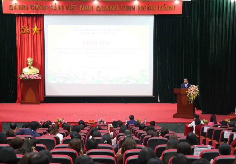 Giám đốc Sở GD&ĐT tỉnh Bắc Ninh - Nguyễn Thế Sơn phát biểu khai mạc hội thi.