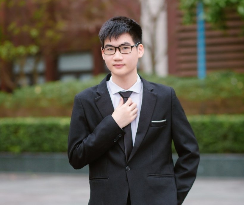 Nguyễn Tuấn Phong là học sinh chuyên Vật lý (niên khoá 2020 - 2023).