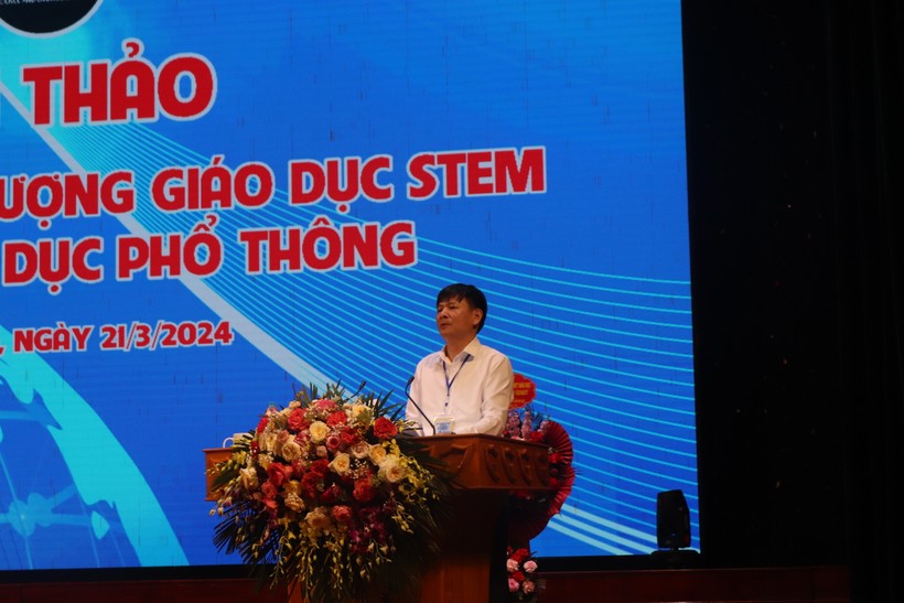 Đại diện ngành GD&ĐT Bắc Giang tham luận.